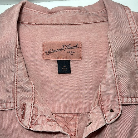 Universal Thread LongSleeve Shirt Women M Button Down Pockets Pink Pleated Back - Picture 6 of 9
